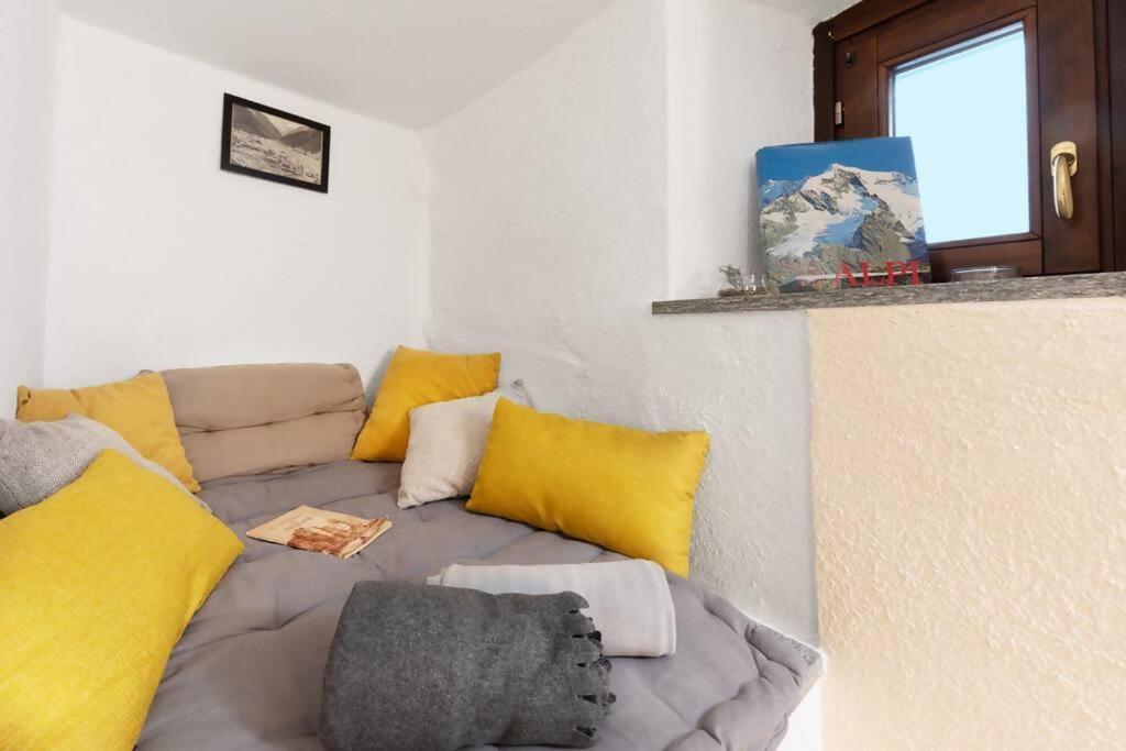 Dimora Gilles Aosta Valley Bard Room photo